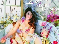 洛俪塔诗香水 自然的精华时装的风格